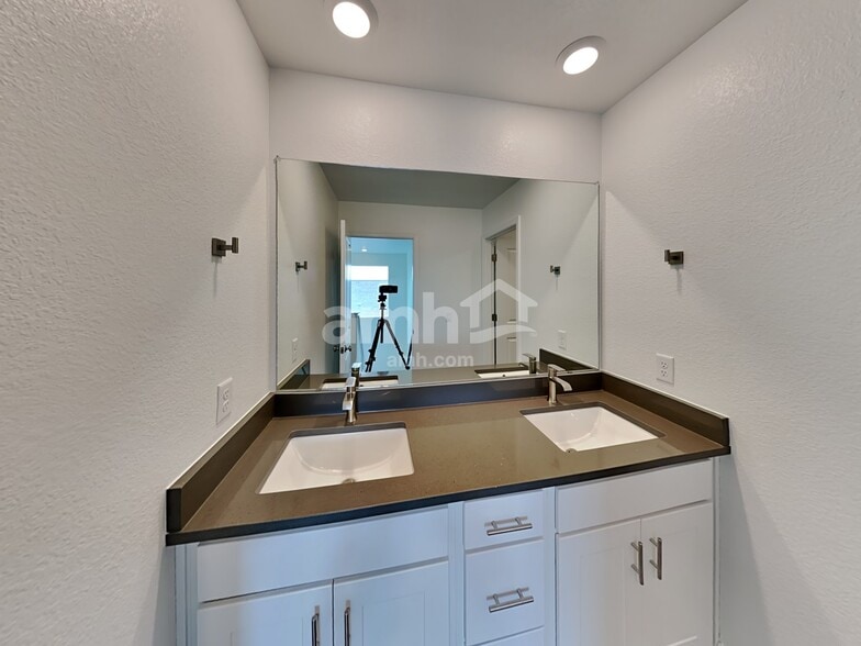 Building Photo - 8235 Joyce St