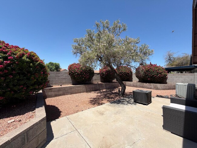 Building Photo - 15012 N 85th Dr