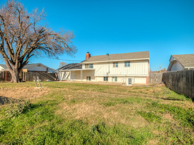 Building Photo - 2520 SW 68th St
