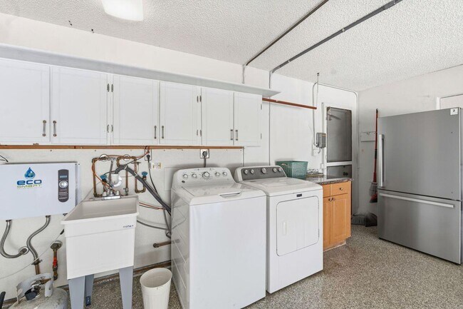 Building Photo - 6372 Sleepy Willow Way