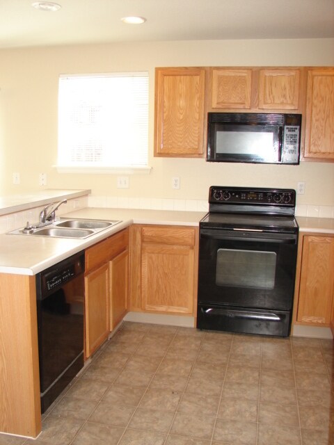 Building Photo - 5065 Stone Fence Dr