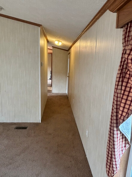 Building Photo - 383 Church St