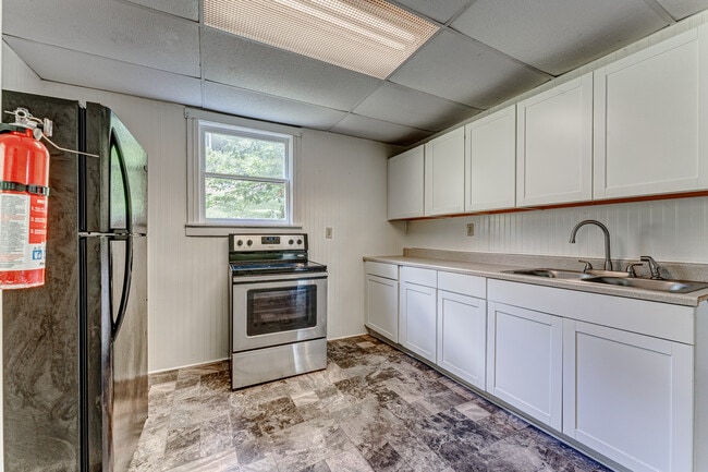 Building Photo - 975 Dorsey Ave