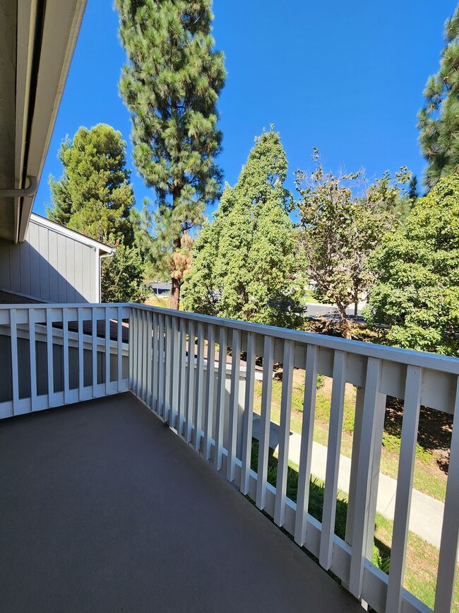 Building Photo - Bright & Beautiful Home Nestled Near Nature and Conveniences