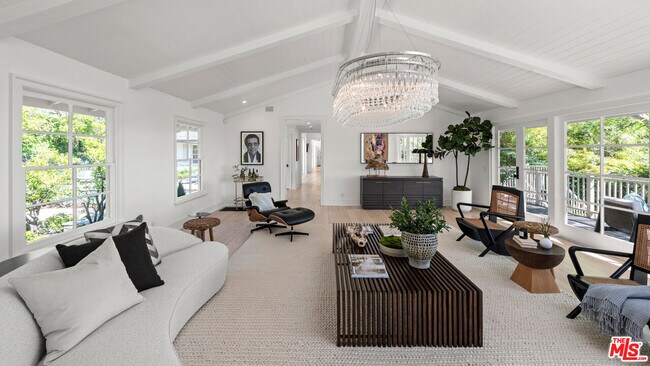 Building Photo - 1330 N Wetherly Dr