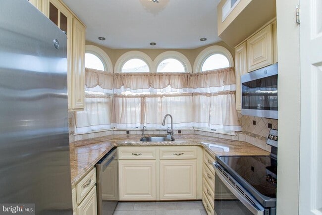 Building Photo - 1529 Margaret Ct