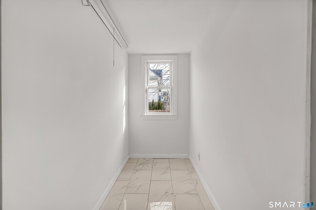 Building Photo - 1504 Iranistan Ave