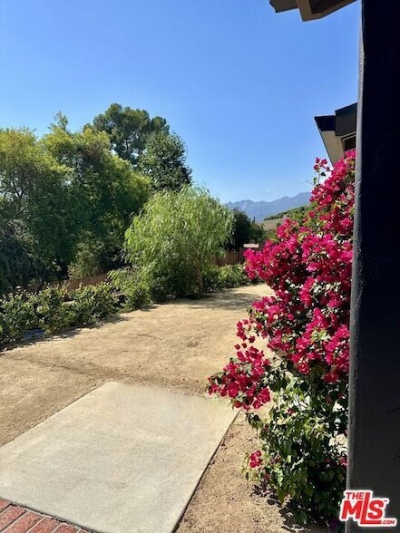 Building Photo - 1131 Rancho Dr