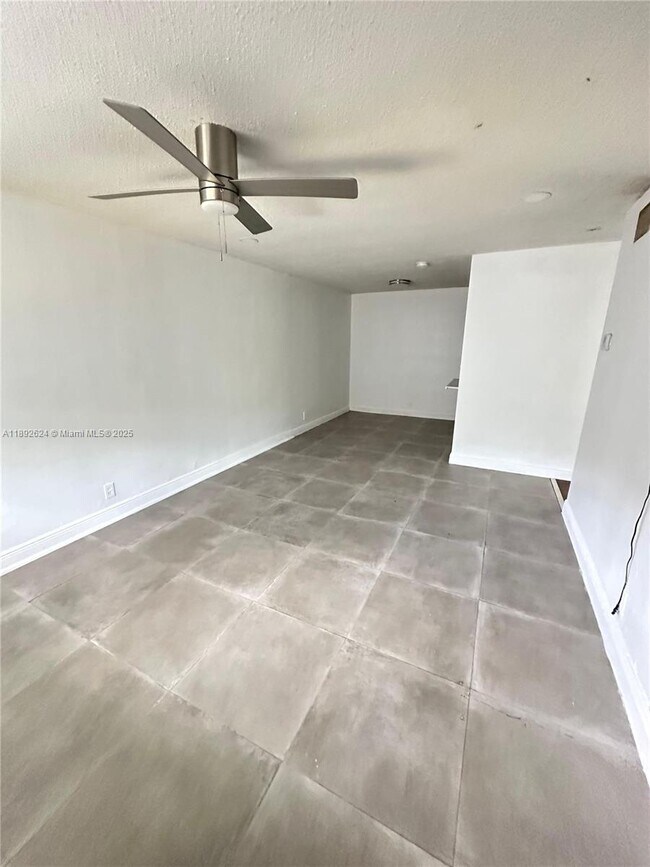 Building Photo - 5303 NW 18th Ct