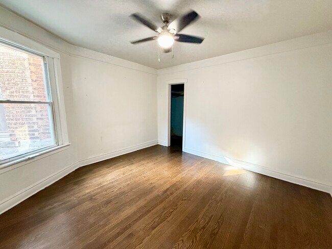 Building Photo - 2602 W 47th St