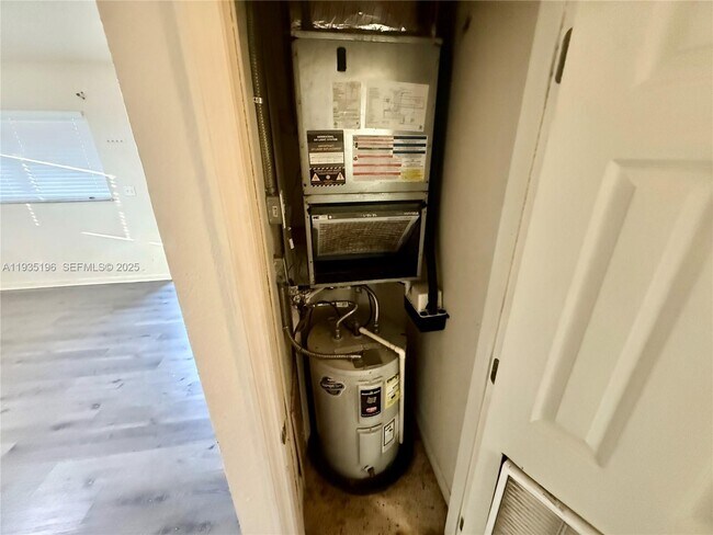 Building Photo - 1132 NW 30th Ave