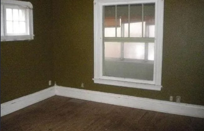 Building Photo - 2647 Fremont Ave N