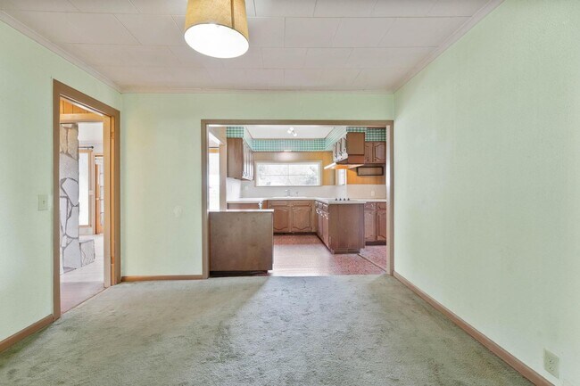 Building Photo - Quaint, inviting 4-bdrm/2-bath home in Cloverdale. Serene living, huge yard, covered patio