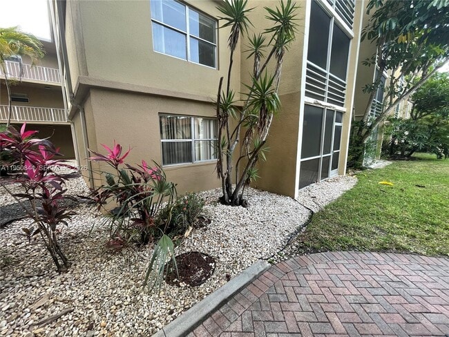 Building Photo - 4235 N University Dr