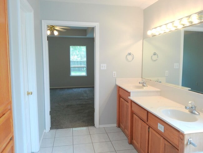 Building Photo - 6117 Jessica Dr