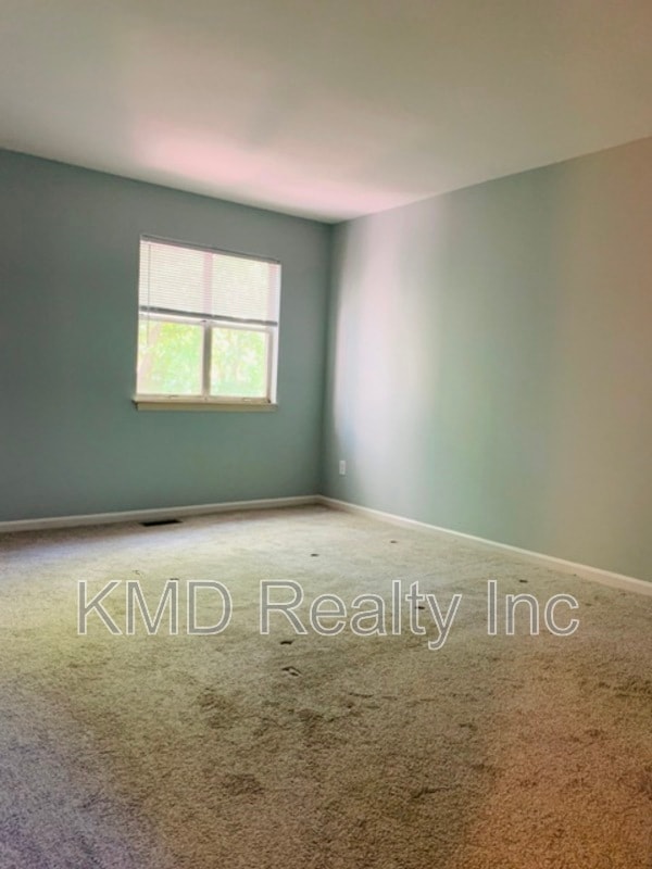 Building Photo - 7332 Mdw Gln Dr