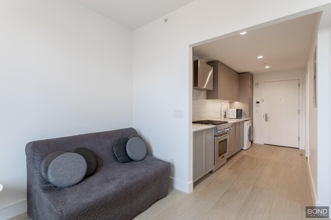 Building Photo - 1399 Park Ave
