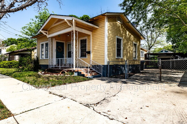 Building Photo - 323 Barrera St