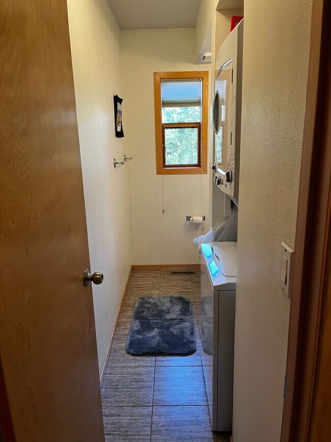 Building Photo - Long Term Rental- Lagoon Townhomes 737D