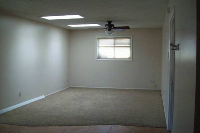 Building Photo - Spacious 4 Bed Home with Pool & Arizona Room