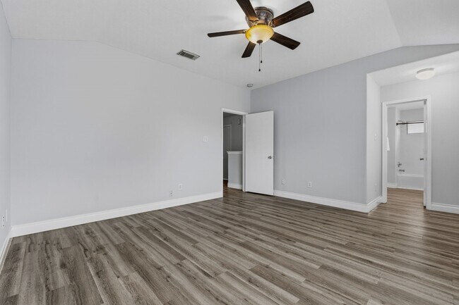 Building Photo - 1427 Hade Falls Ln