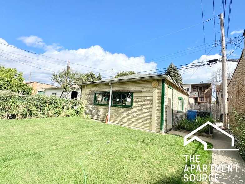 Building Photo - 5713 N Talman Ave