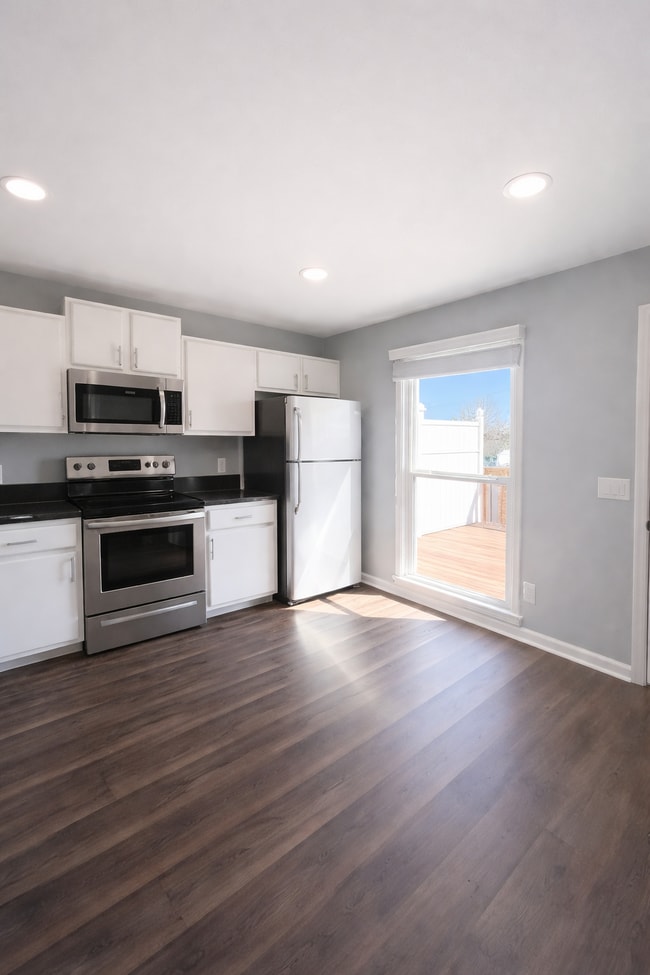 Building Photo - 724 Due W Ave N