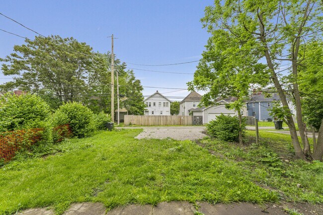 Building Photo - 118 Dakota Ave