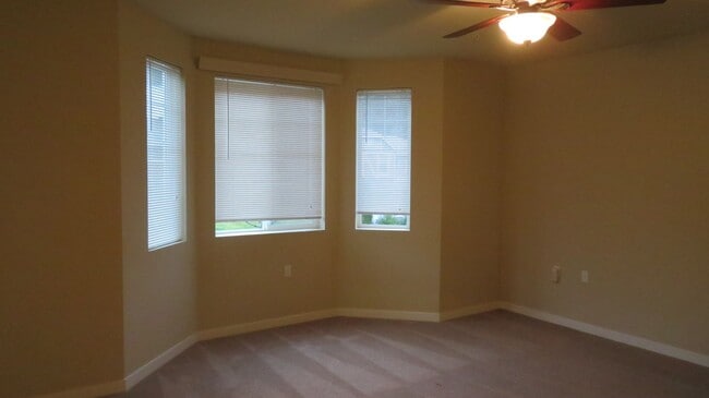 Building Photo - 1613 Burnside Pl