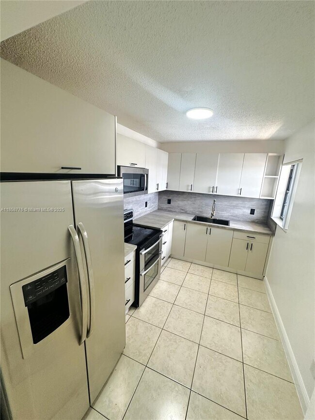 Building Photo - 1130 W 37th St