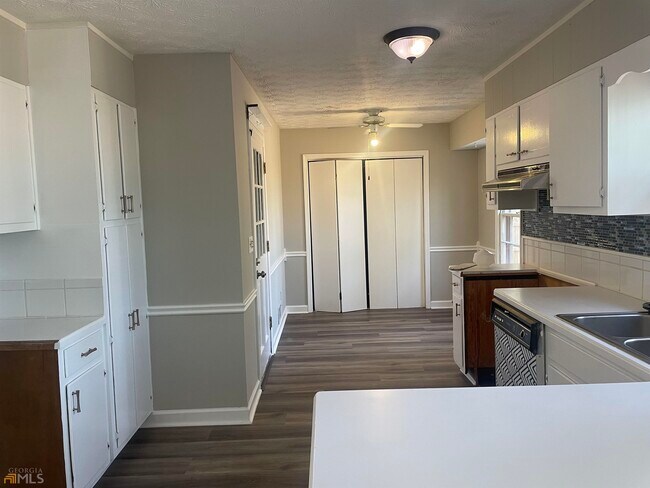 Building Photo - 86 Earle Ct