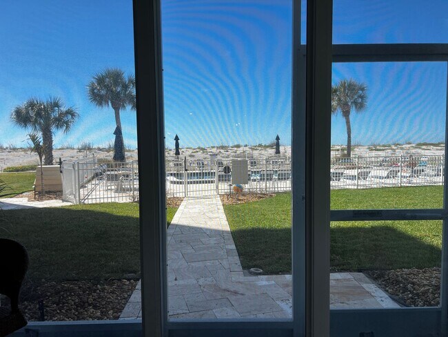 Building Photo - 2BD/2BA on the Gulf of Mexico!