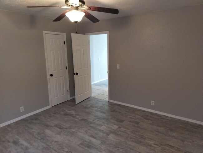 Building Photo - 3 Bedroom, 1 bathroom house in Edmond, OK with central heat and air