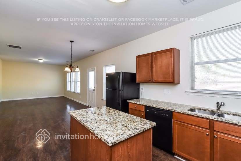 Building Photo - 3467 Rosebud Park Dr