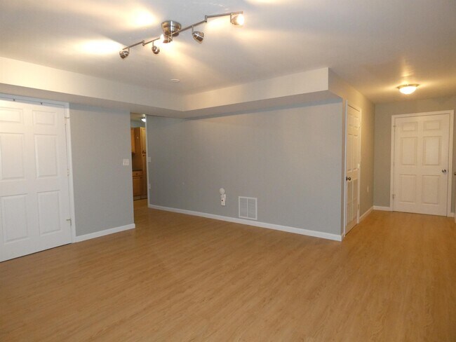 Building Photo - 88 Carriage Hill Dr