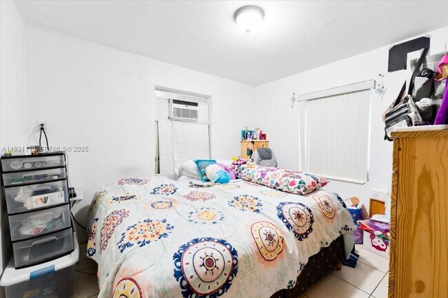 Building Photo - 317 W 36th St