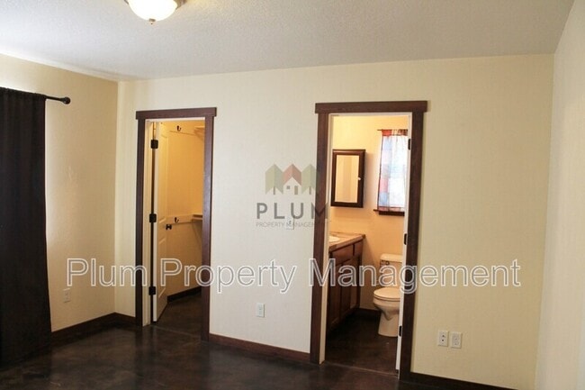 Building Photo - 1405 N Dickens St