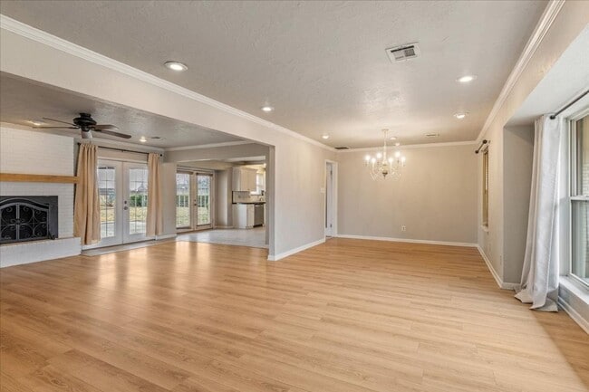 Building Photo - 7522 NW Stonegate- AVAILABLE NOW!