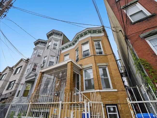 Primary Photo - 22 Grace St