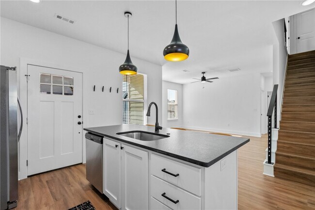 Building Photo - 913 S Wichita Ave