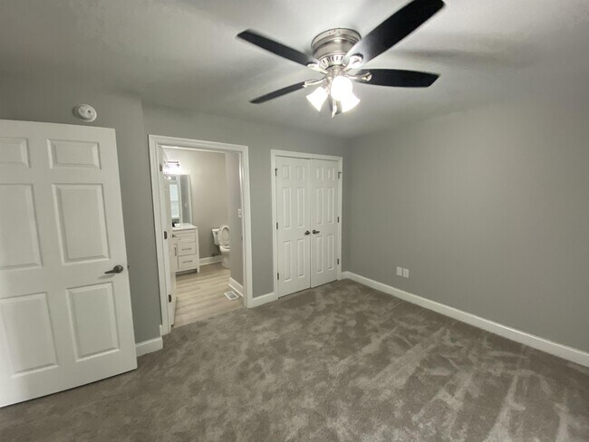 Building Photo - 233 Olympia Dr