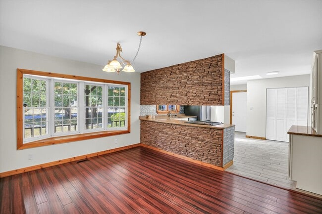 Building Photo - 1705 Lake Shore Dr