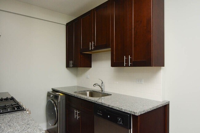 Building Photo - 728 St Johns Ave