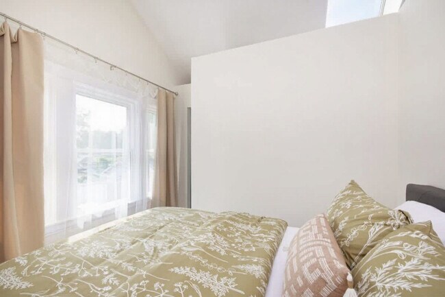 Building Photo - 2156 W 34th Pl