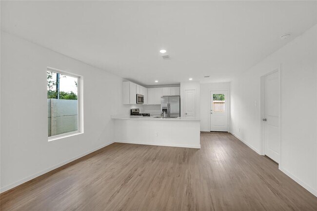 Building Photo - 17942 Becker Lndg Dr