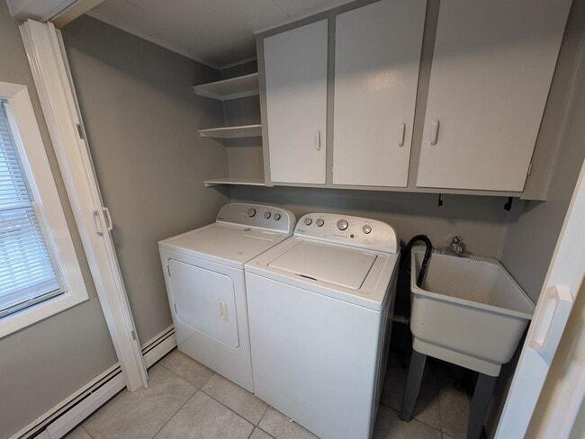 Building Photo - Charming Bungalow in Amazing Location