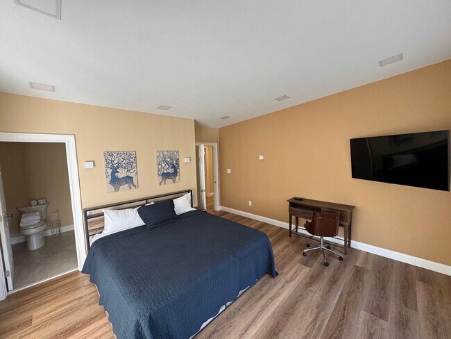 Building Photo - FIRST MONTH OF RENT FREE!!!!!!