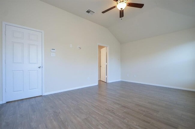 Building Photo - 3066 View Valley Trail
