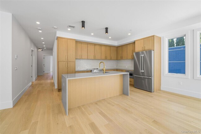 Building Photo - 156 Palisade St