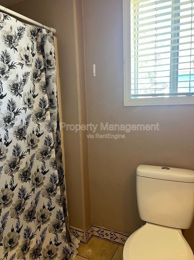 Building Photo - 379 E 16th St